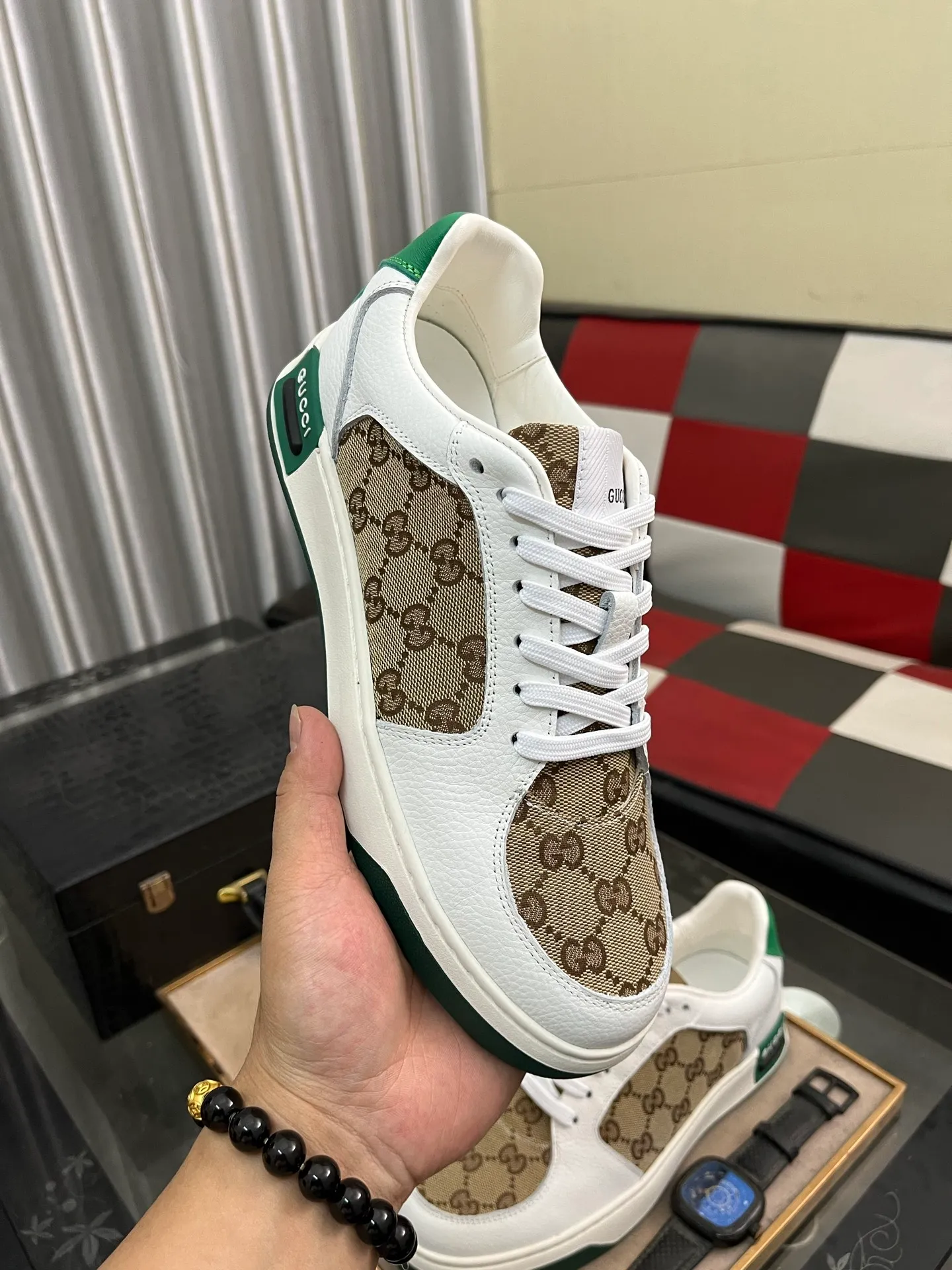 Men's shoes💰420⌚️⌚️[GUCCI] Gucci men's casual shoes are absolutely popular🔥The ultimate matching item for trendy men! The charm of super texture is unstoppable. This is the main recommendation. The upper is made of high-quality cowhide, with pig lining feet and wear-resistant rubber sole. It is noble and elegant! Extremely comfortable🎁🎁You can be as handsome as you want💪 Available in sizes 38-44 and 3️⃣colors
